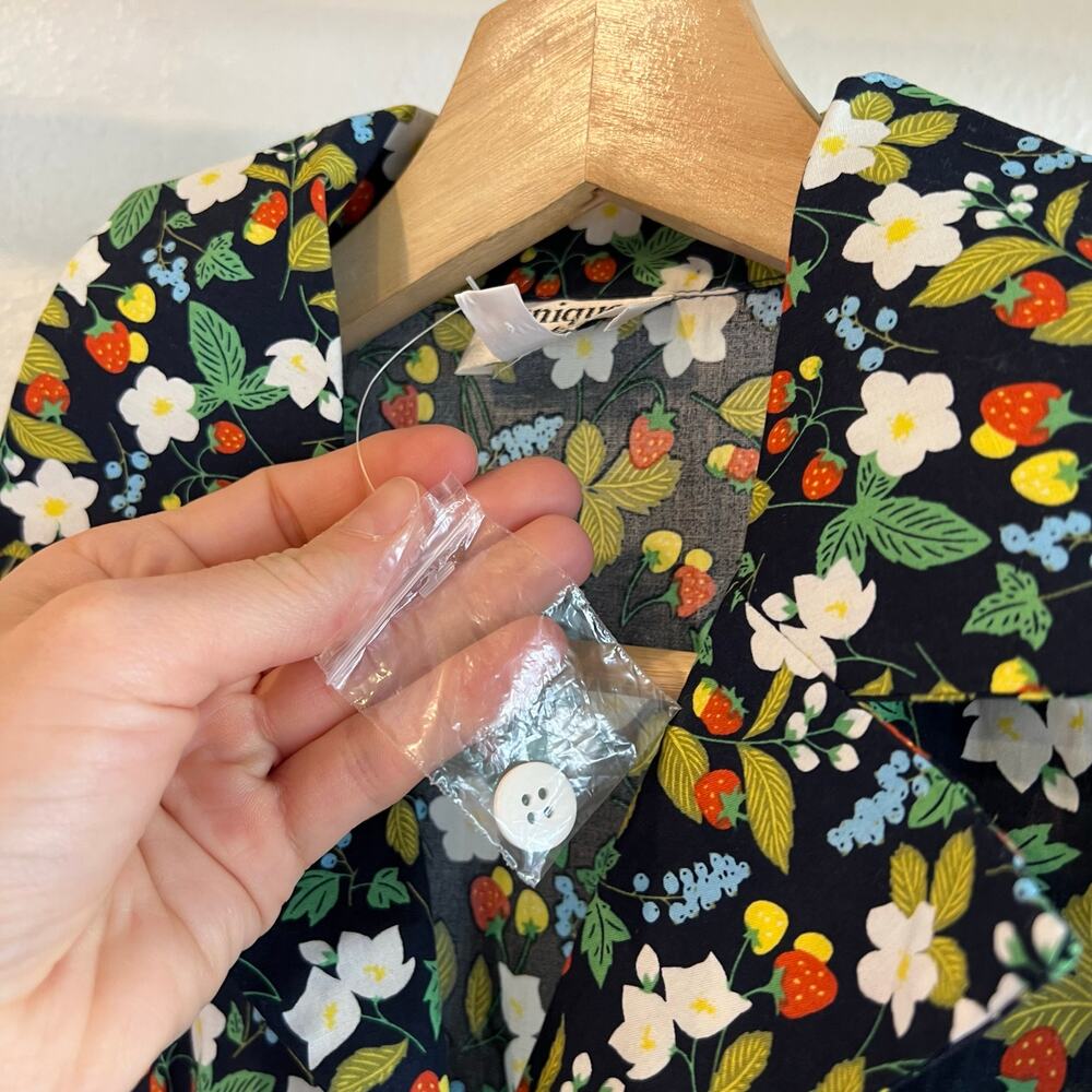 Unique Vintage Strawberry Cotton Print Sleeveless Button Down Blouse Size M - Picture 6 of 12